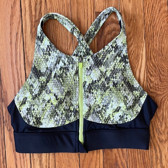 *NWOT* Fabletics Sports Bra - Picture 1 of 2